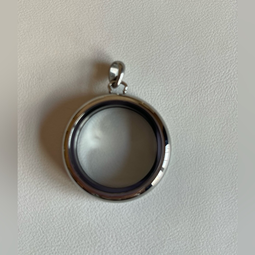 Origami Owl White Enamel Large Twist Living Locket - Picture 7 of 8